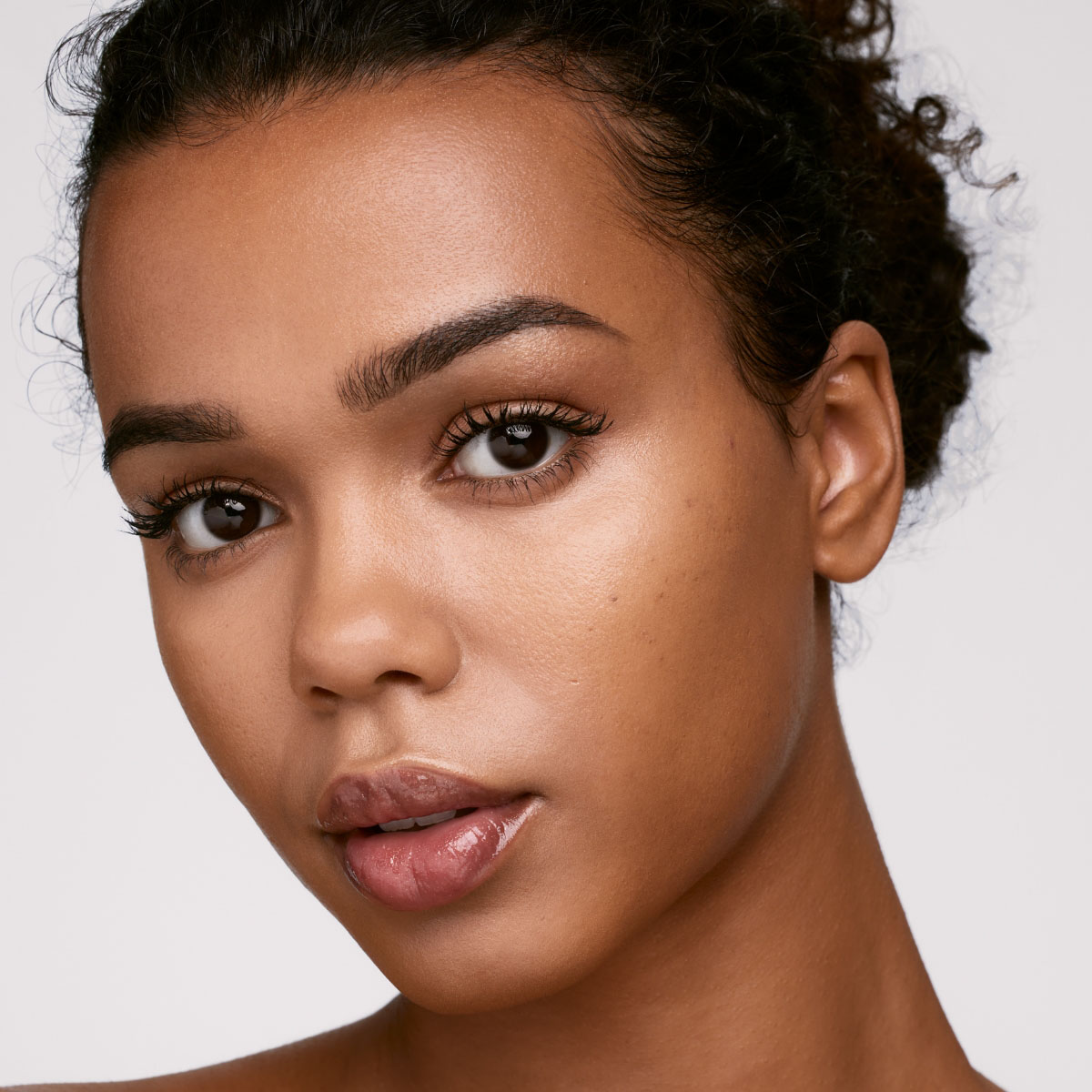 SOFT'LIT NATURALLY LUMINOUS LONGWEAR FOUNDATION (BASE DE MAQUILLAJE PARA ROSTRO)